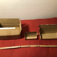 Auch kleine Kartons sind gut bespielbar. So kann man z:B. eine Bühne in eine Bühne integrieren. Oder verschieden große Bühnen nebeneinander, in die die Handlung jeweils 