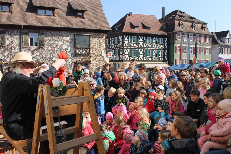 Bauchladentheater zur Eröffnung der Puppenparade 2019 in Ettenheim