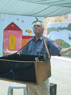 BauchLadenTheater - Spieler, die kleine Bühne vor dem Bauch