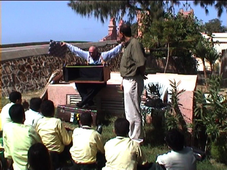 Bauchladentheater-Auftritte-Deutsches-Festival-Alexandria