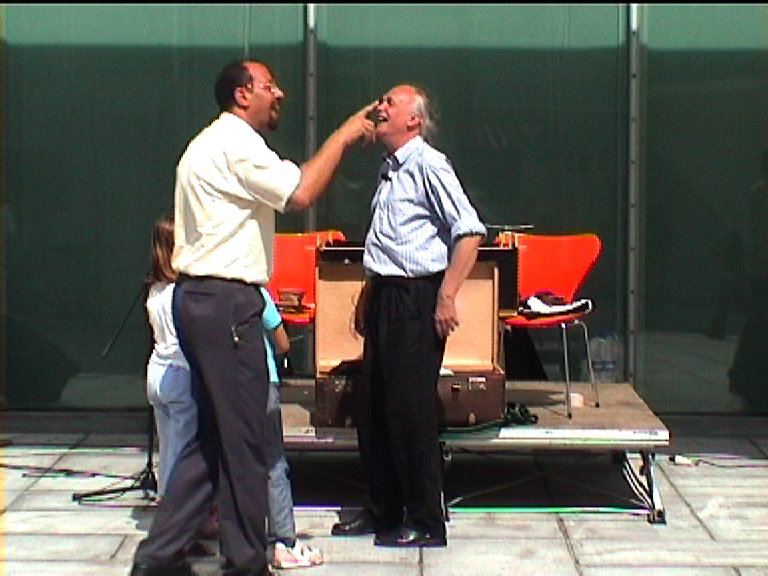 Bauchladentheater-Auftritte-Deutsches-Festival-Alexandria