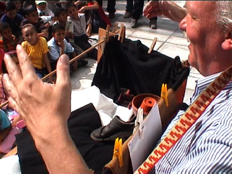 Bauchladentheater-Auftritte-Deutsches-Festival-Alexandria