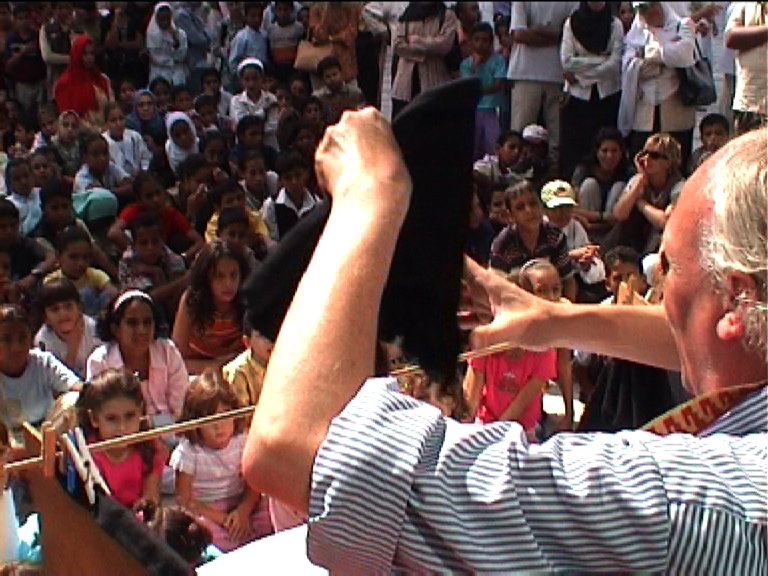 Bauchladentheater-Auftritte-Deutsches-Festival-Alexandria