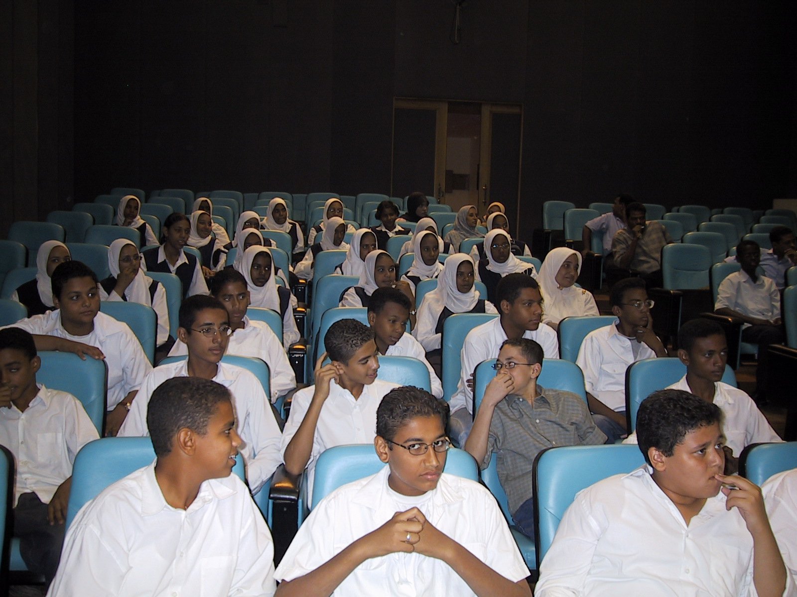 Bauchladentheater-Auftritte-Deutsches-Festival-Assuan