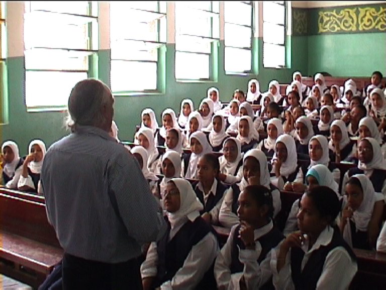 Bauchladentheater-Auftritte-Deutsches-Festival-Assuan