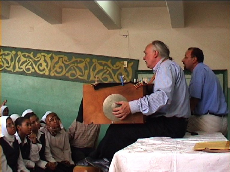 Bauchladentheater-Auftritte-Deutsches-Festival-Assuan