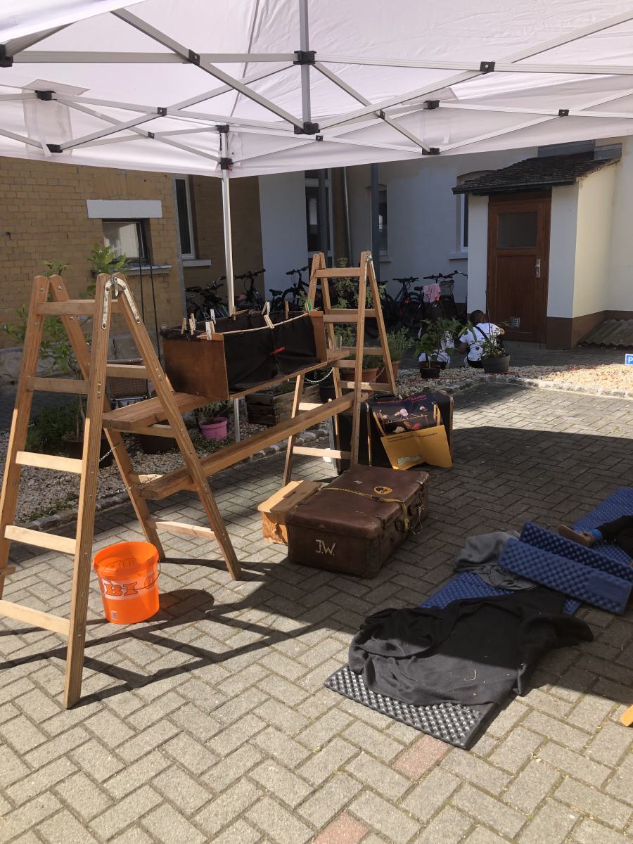 Bauchladentheater zum Damenviertel Fest in Jena 2025