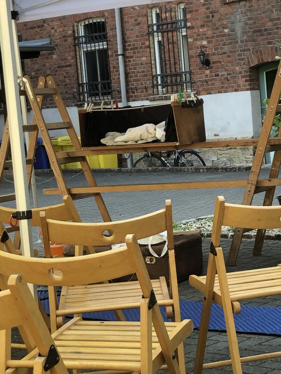 Bauchladentheater zum Damenviertel Fest in Jena 2025