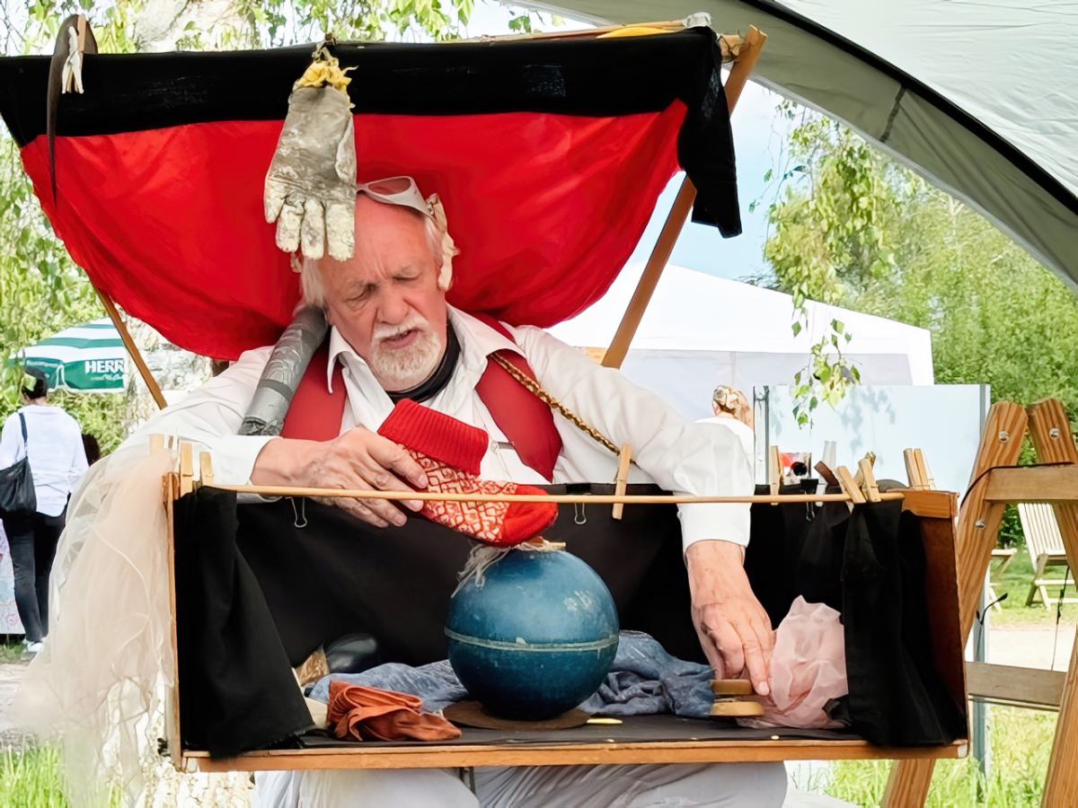 Die 'Göttervögel' Auftritt 'Donaumoos Erlebnis', Haus-im-Moos 2024 | Bild: Maik Müller