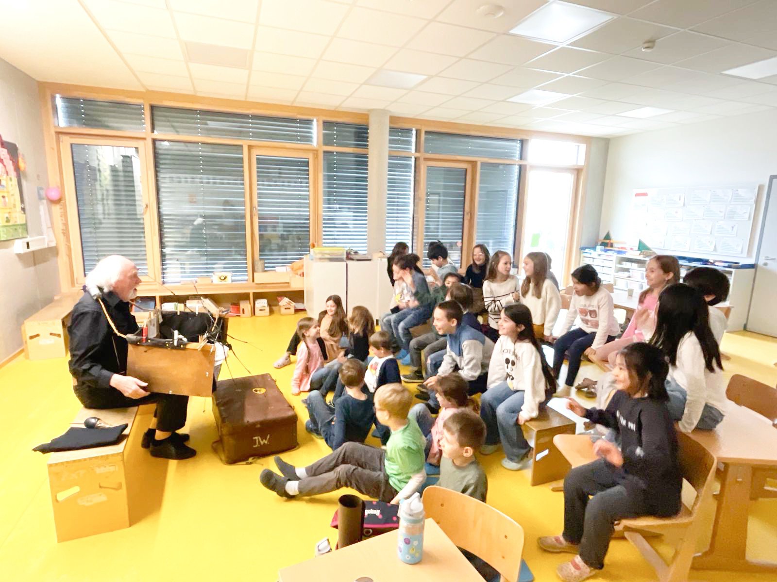 Grundschule Pattonville - Auftritt in Klasse 'orange'.