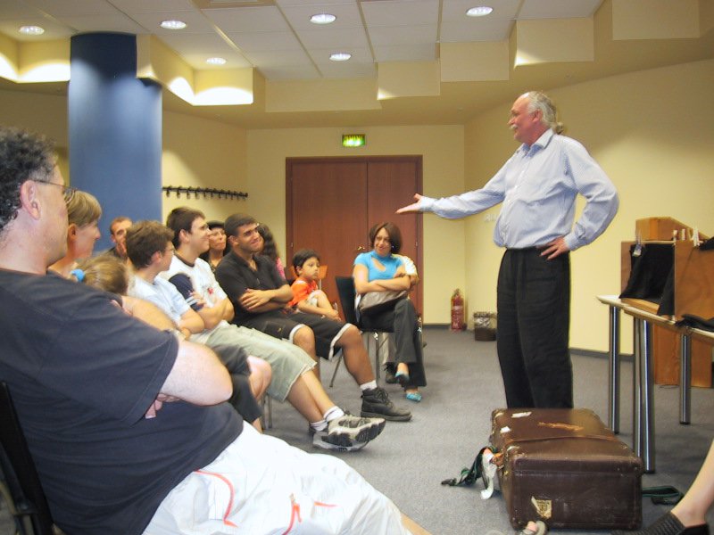 Bauchladentheater-Auftritte-Israel-Palestina-2005