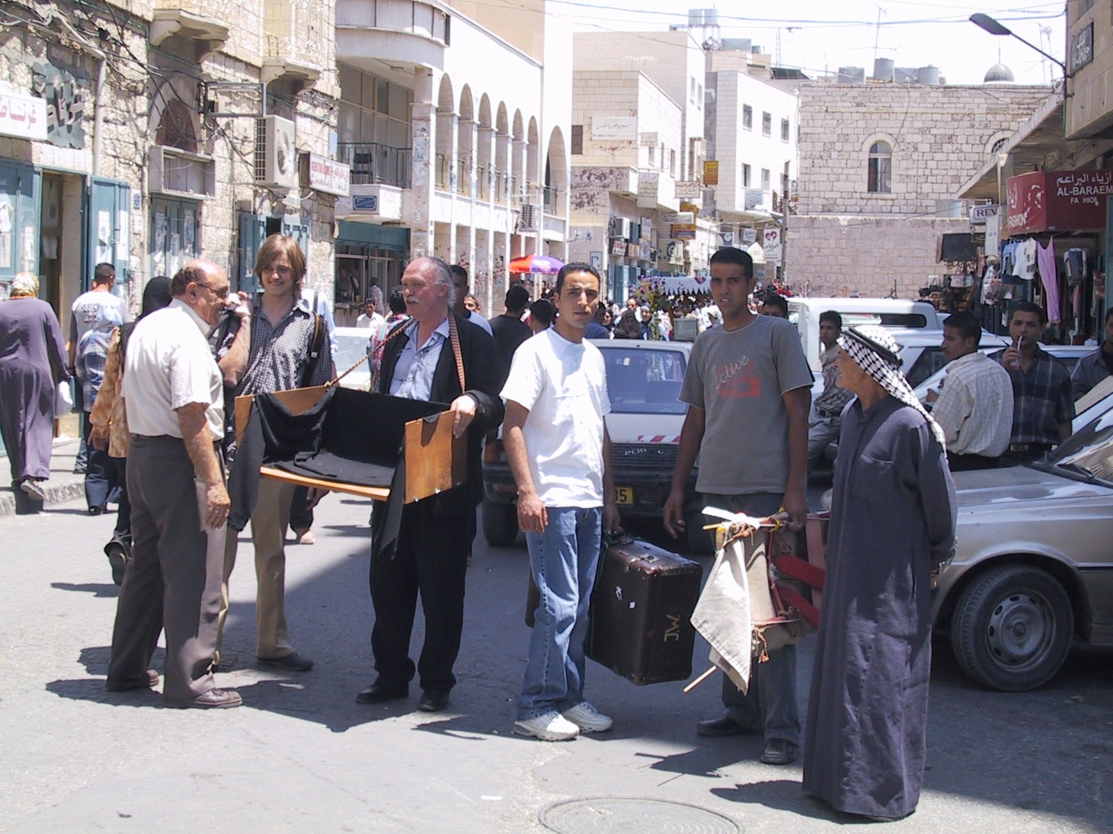 Bauchladentheater-Auftritte-Israel-Palestina-2005