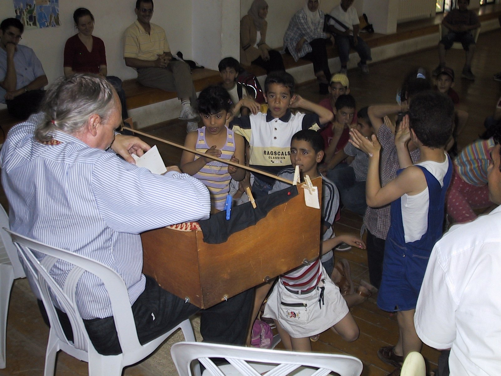 Bauchladentheater-Auftritte-Israel-Palestina-2005