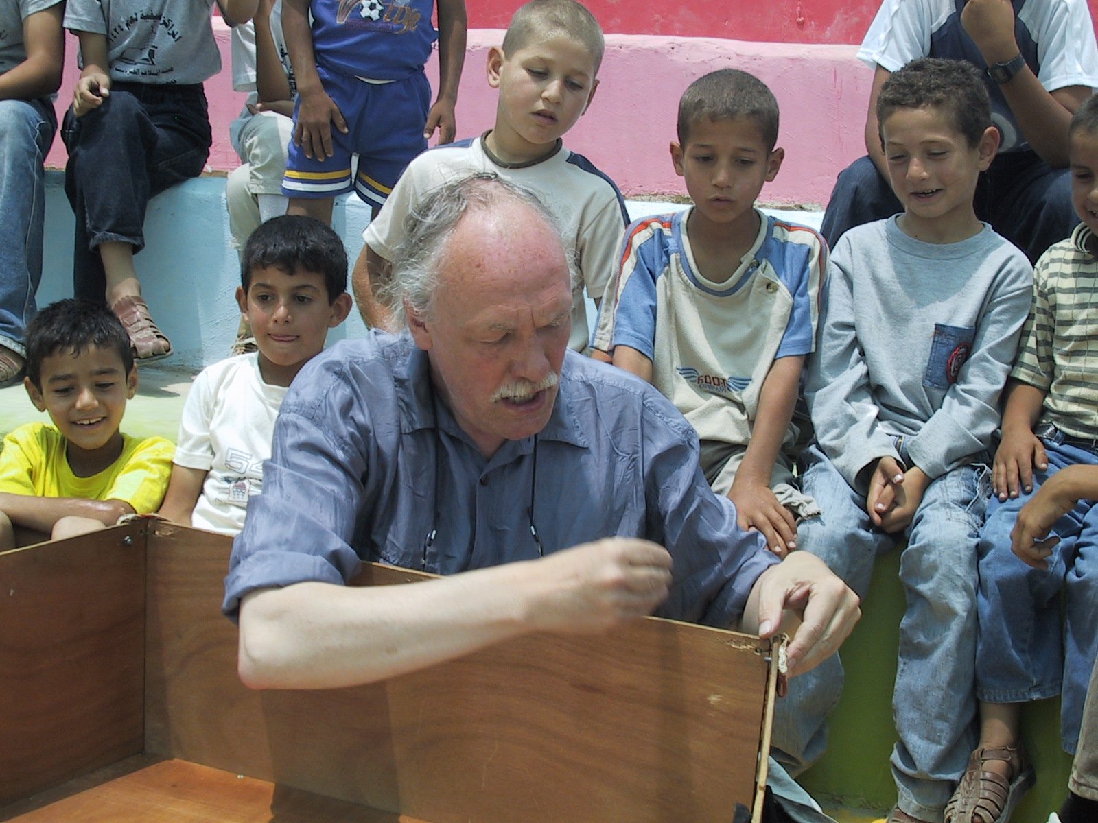 Bauchladentheater-Auftritte-Israel-Palestina-2005
