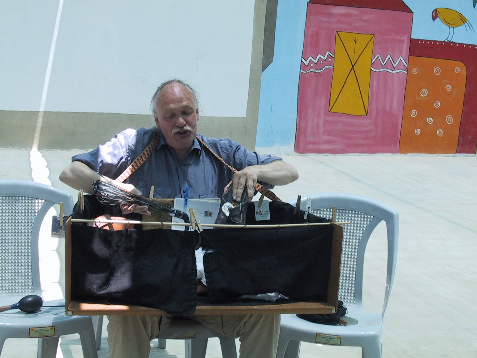 Bauchladentheater-Auftritte-Israel-Palestina-2005