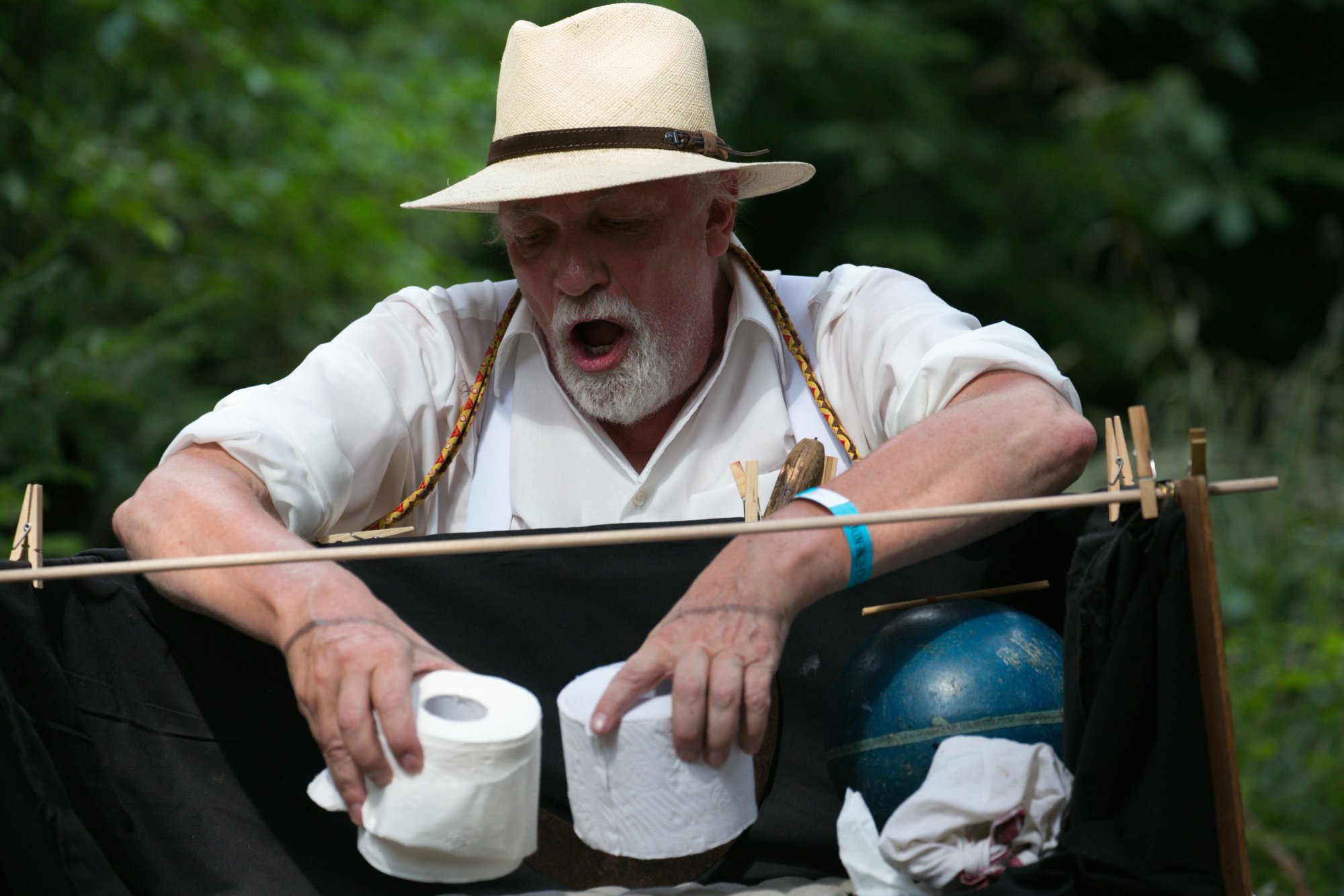 Klopapierrollen in 'Gespenster im Zeitraffer' | Bauchladentheater - Martin Hinder