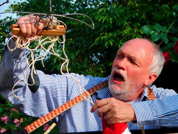 'Adler' in 'Schneeweißchen und Rosenrot' | Bauchladentheater - Martin Hinder